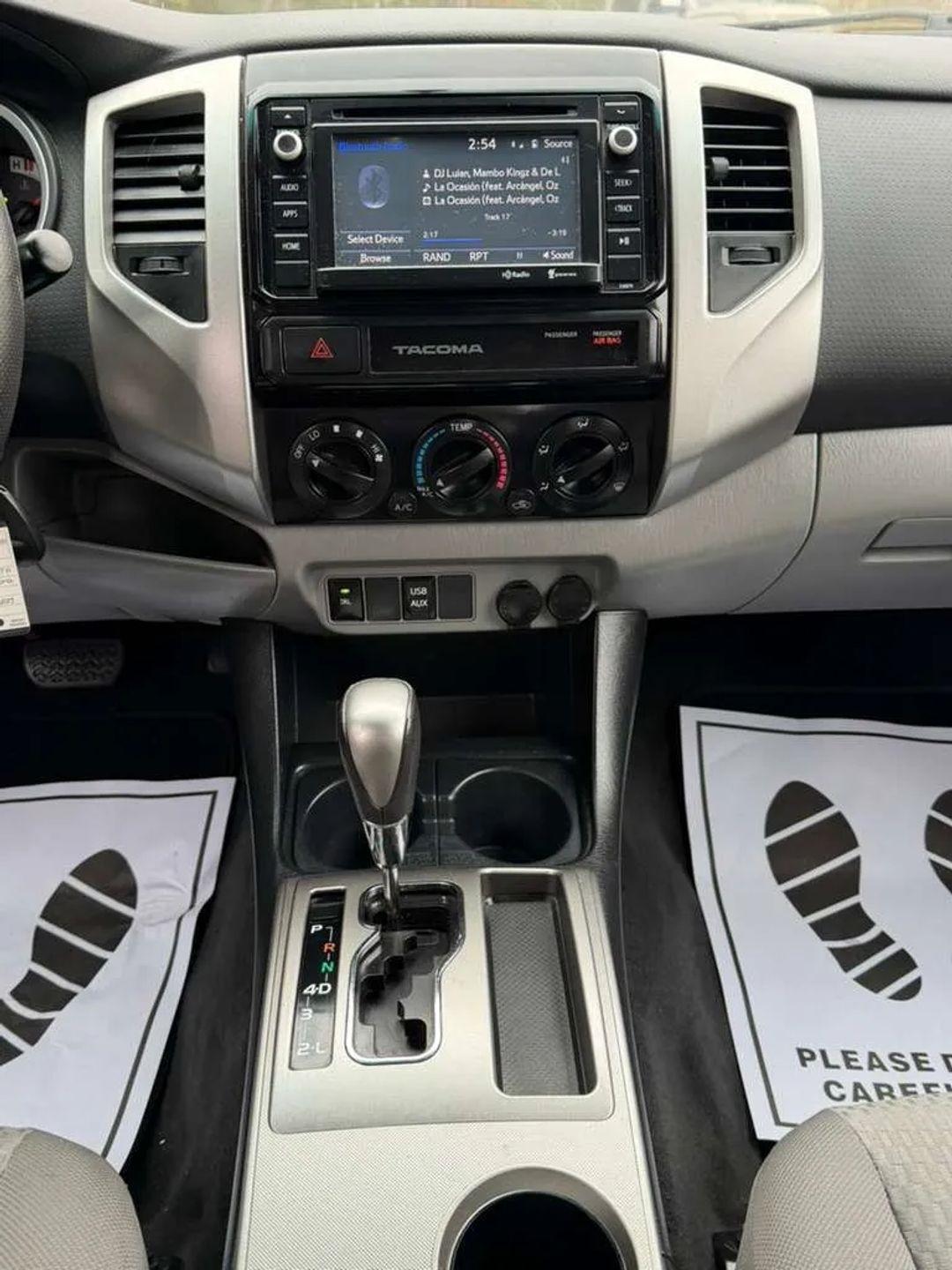 Toyota Tacoma PreRunner Double Cab V6 5AT 2WD 2015