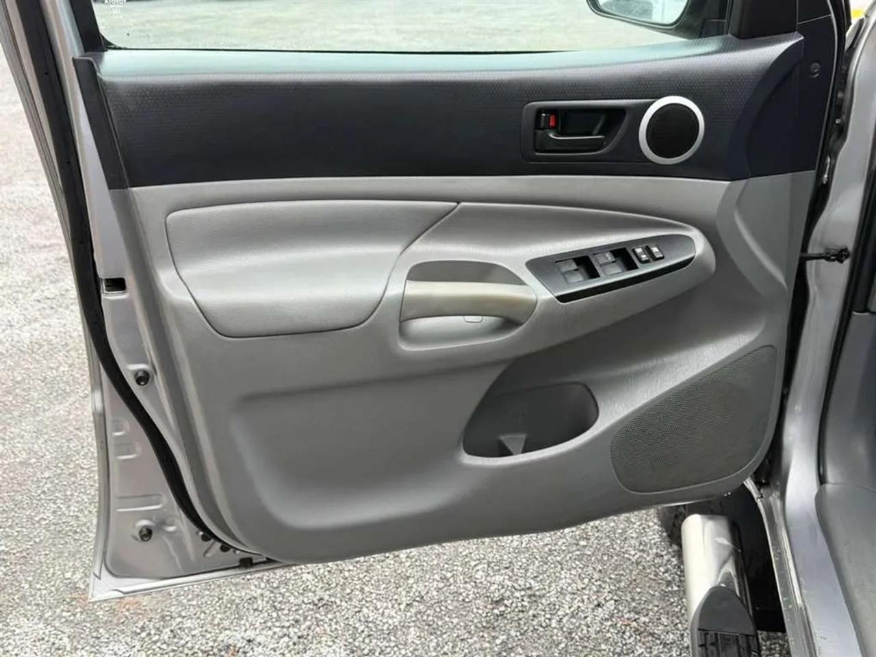 Toyota Tacoma PreRunner Double Cab V6 5AT 2WD 2015