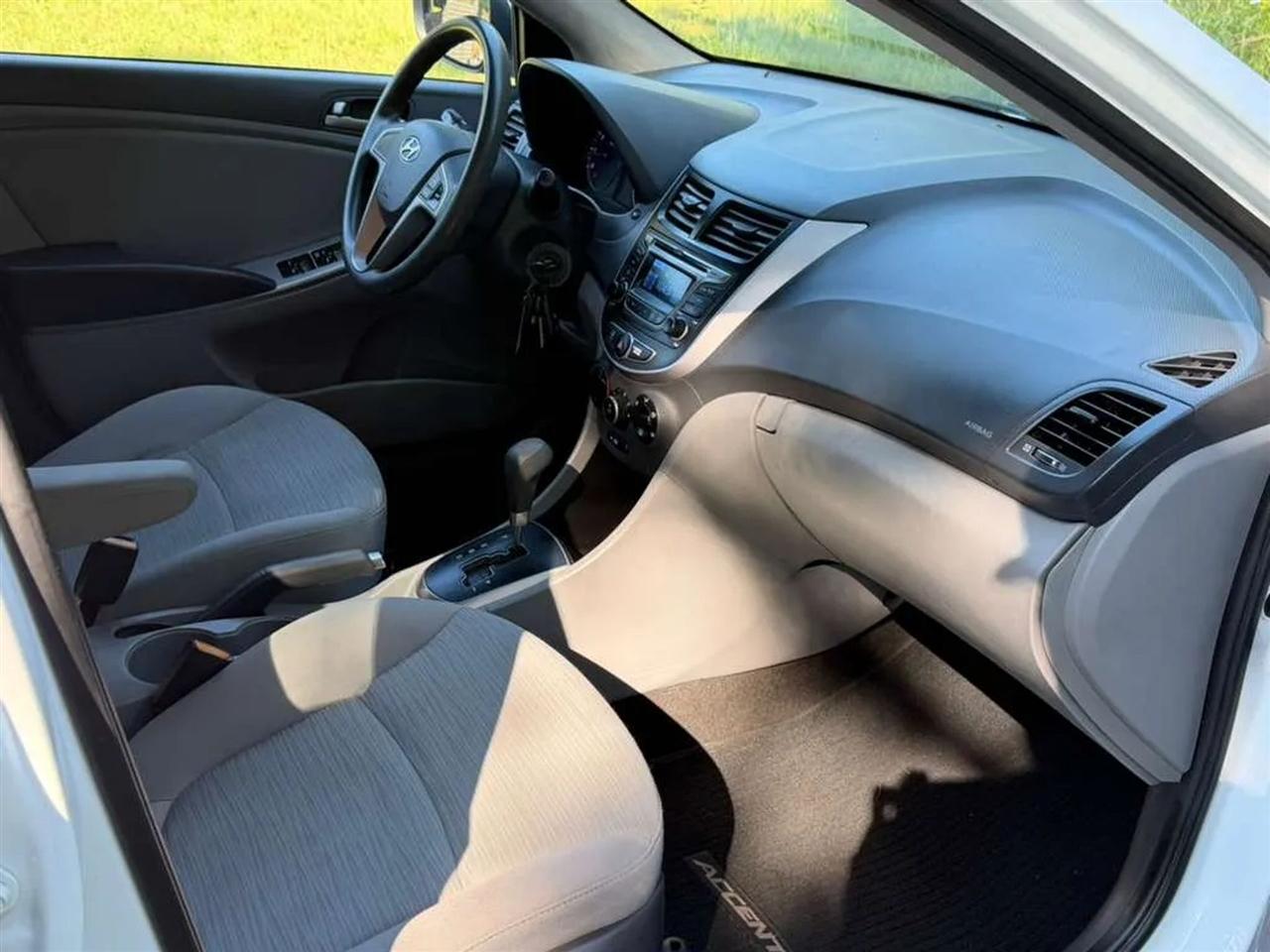 Hyundai Accent GS 5-Door 6A 2015