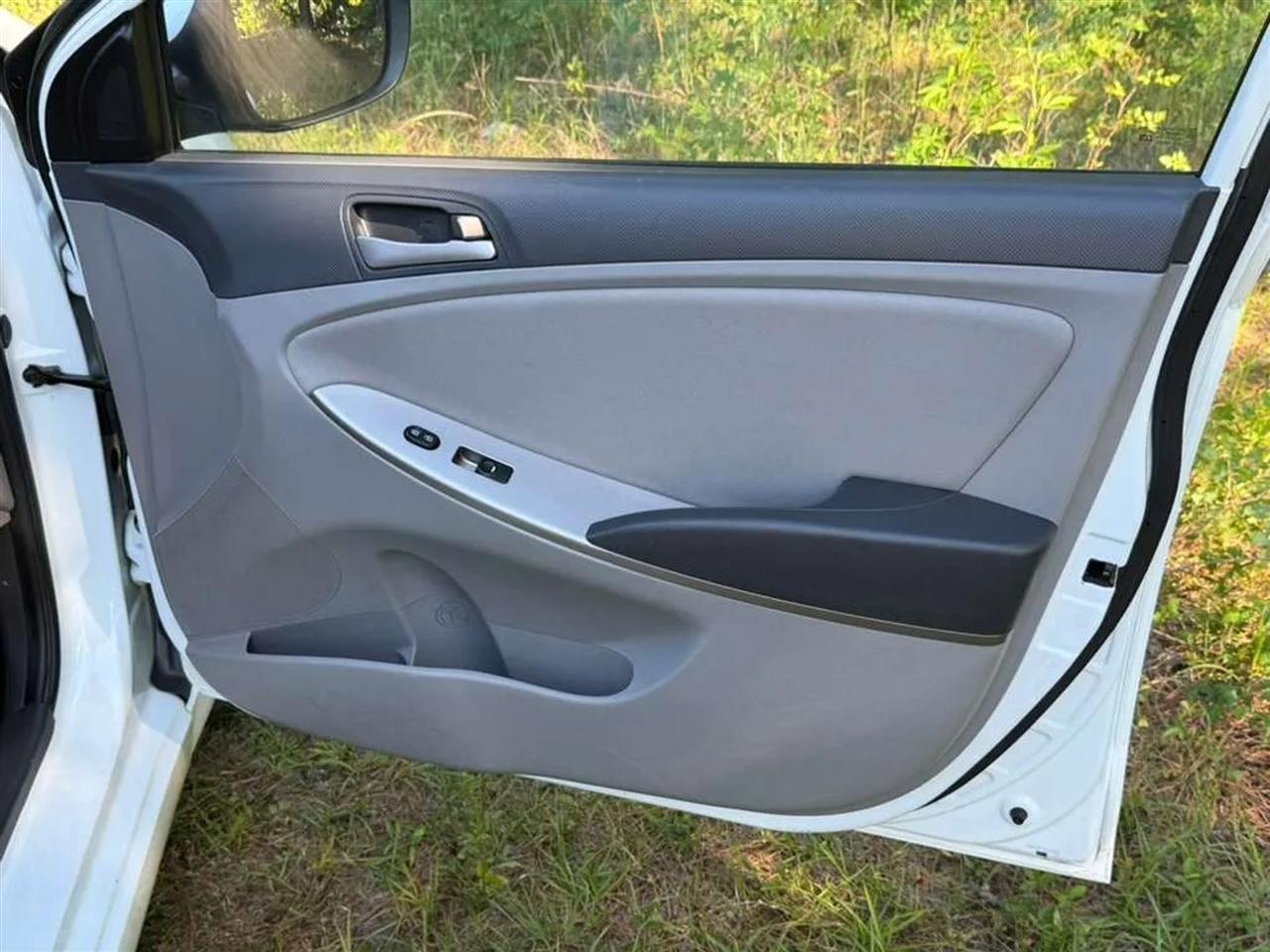Hyundai Accent GS 5-Door 6A 2015