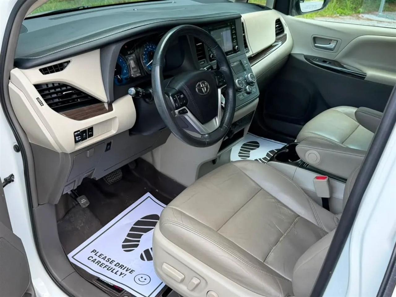 Toyota Sienna Limited Premium 7-Passenger 2018