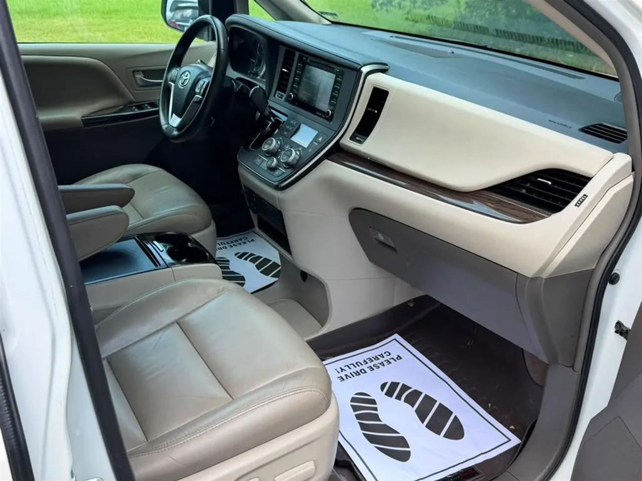 Toyota Sienna Limited Premium 7-Passenger 2018