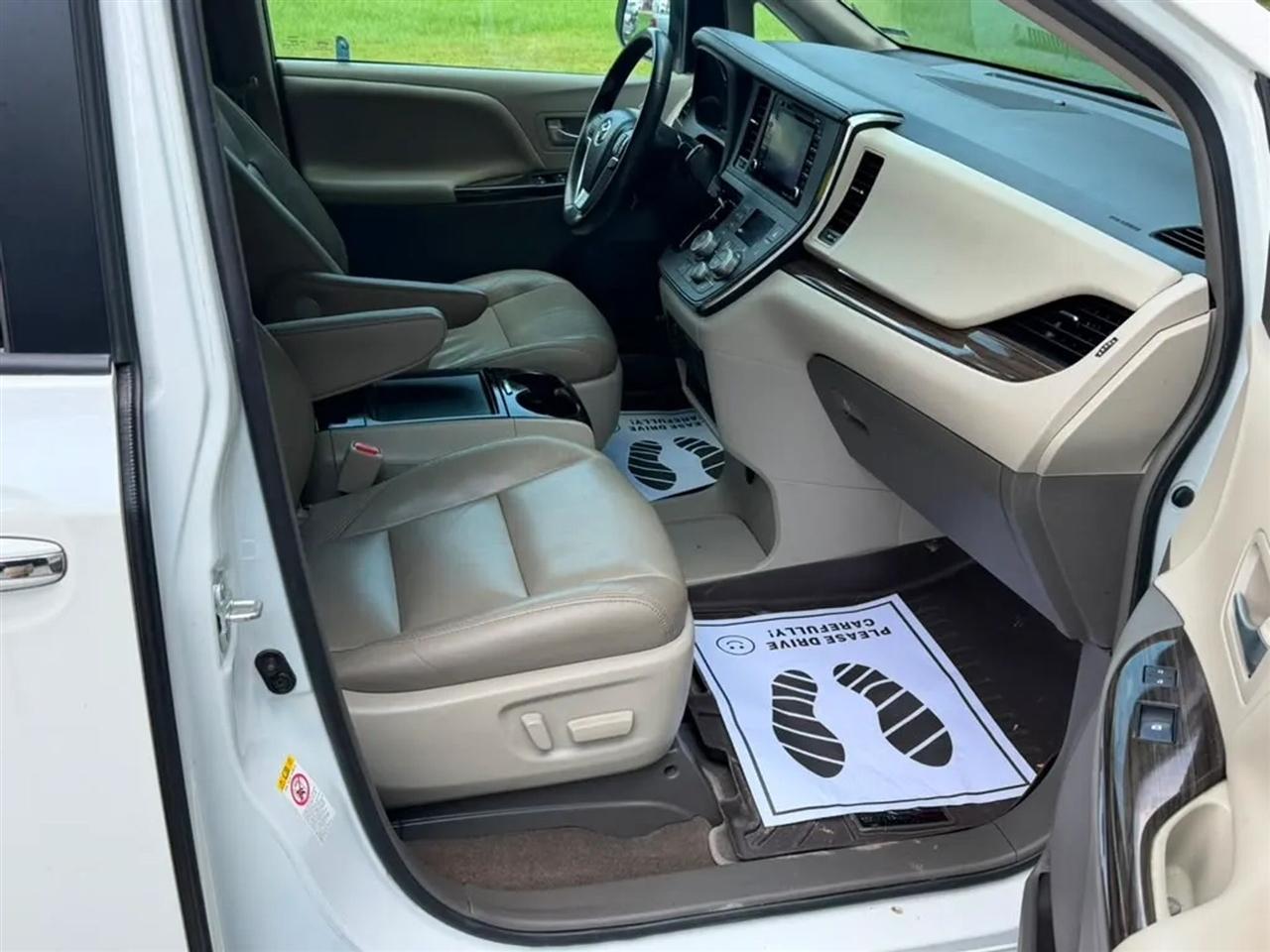 Toyota Sienna Limited Premium 7-Passenger 2018