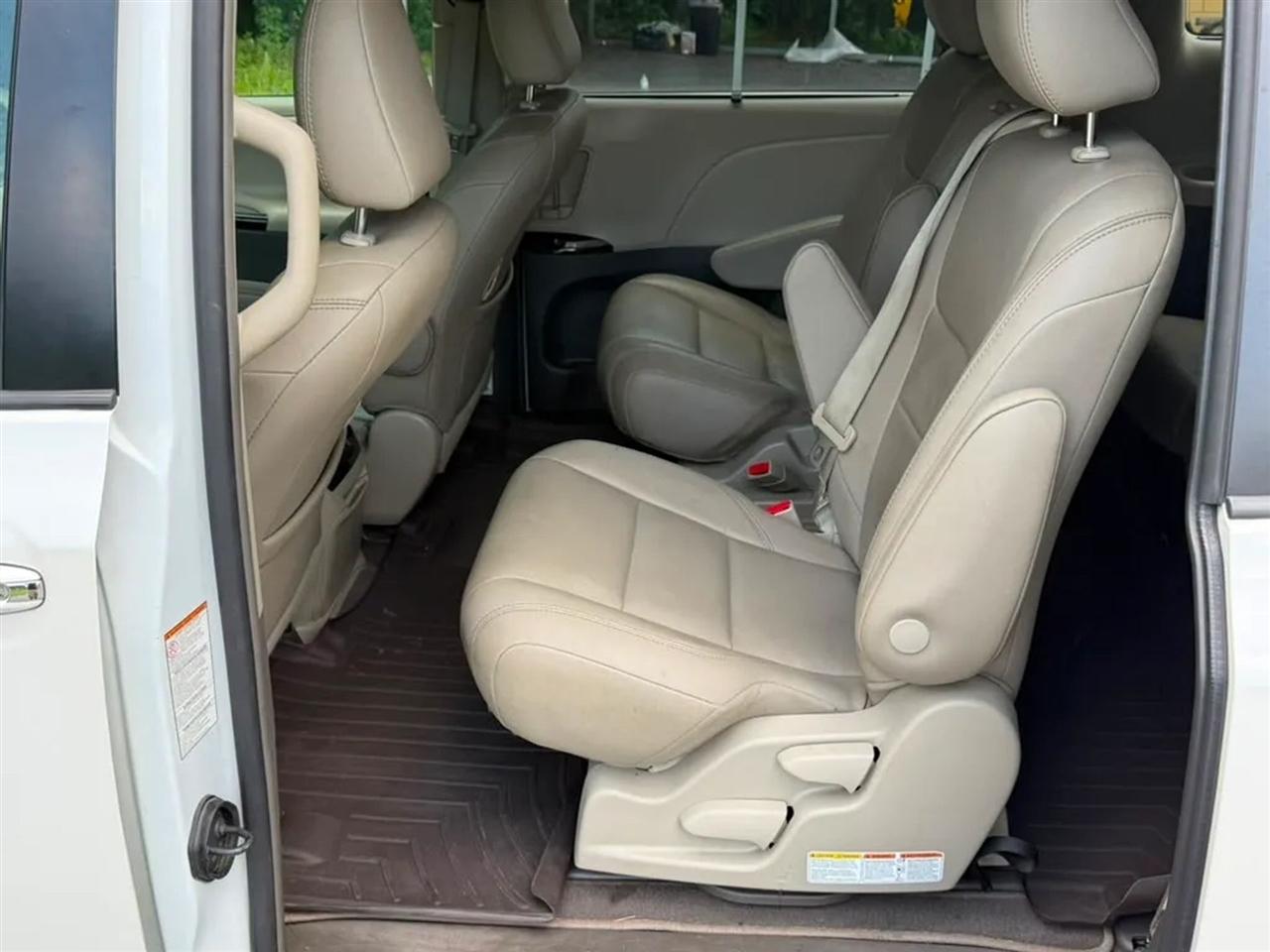 Toyota Sienna Limited Premium 7-Passenger 2018