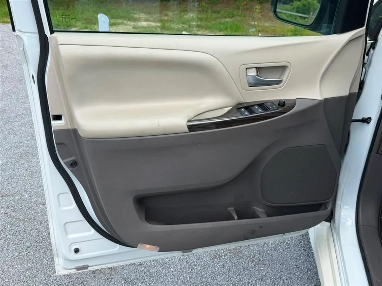 Toyota Sienna Limited Premium 7-Passenger 2018