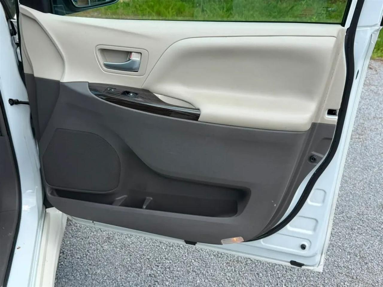 Toyota Sienna Limited Premium 7-Passenger 2018