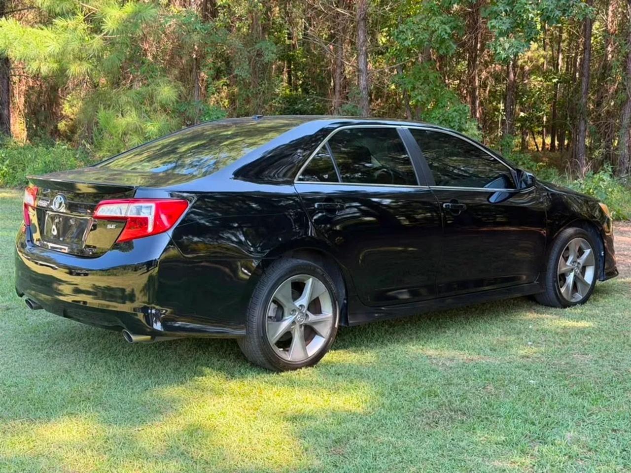 Toyota Camry SE V6 2012
