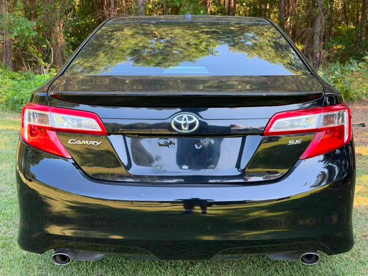 Toyota Camry SE V6 2012