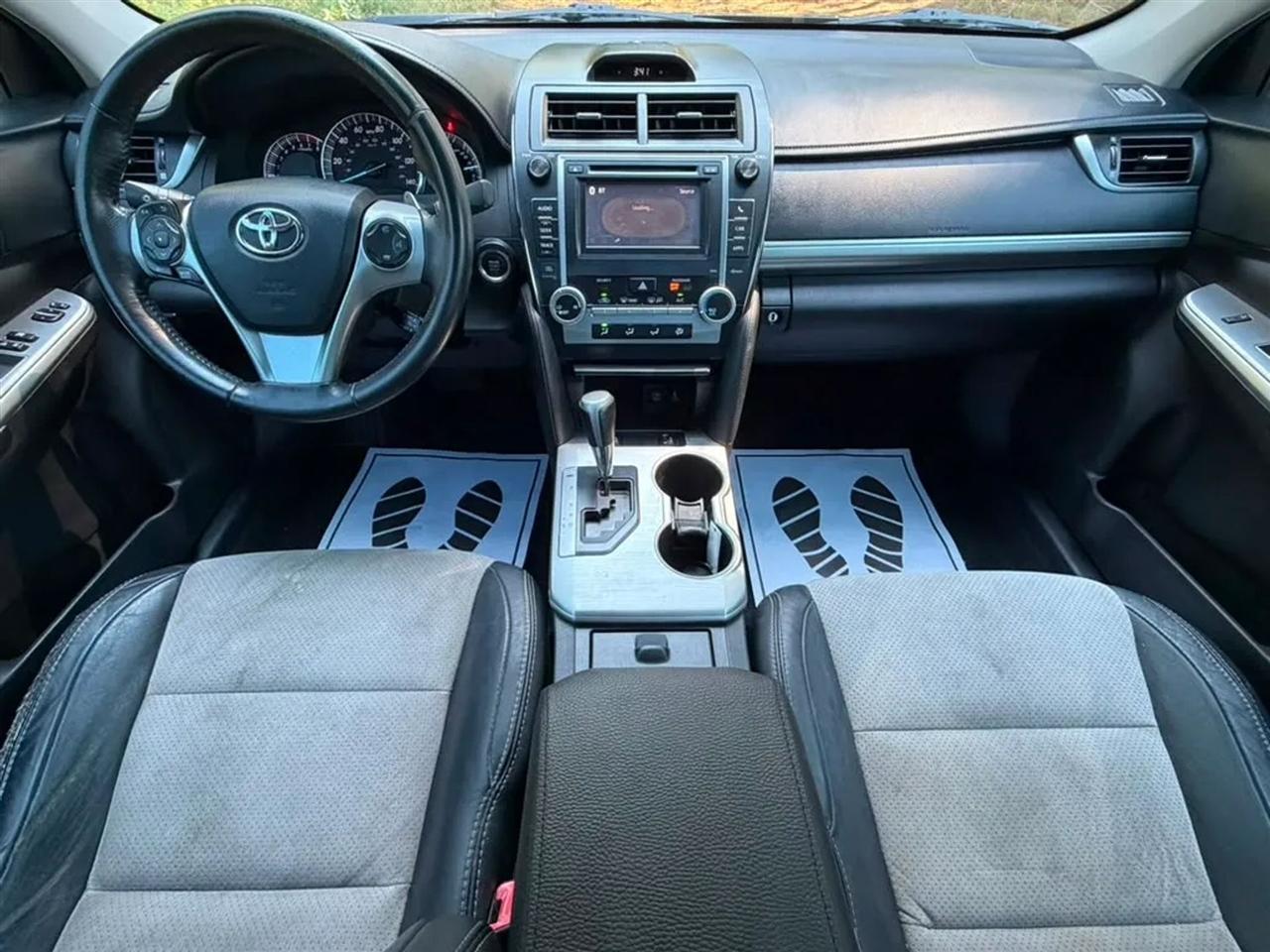 Toyota Camry SE V6 2012