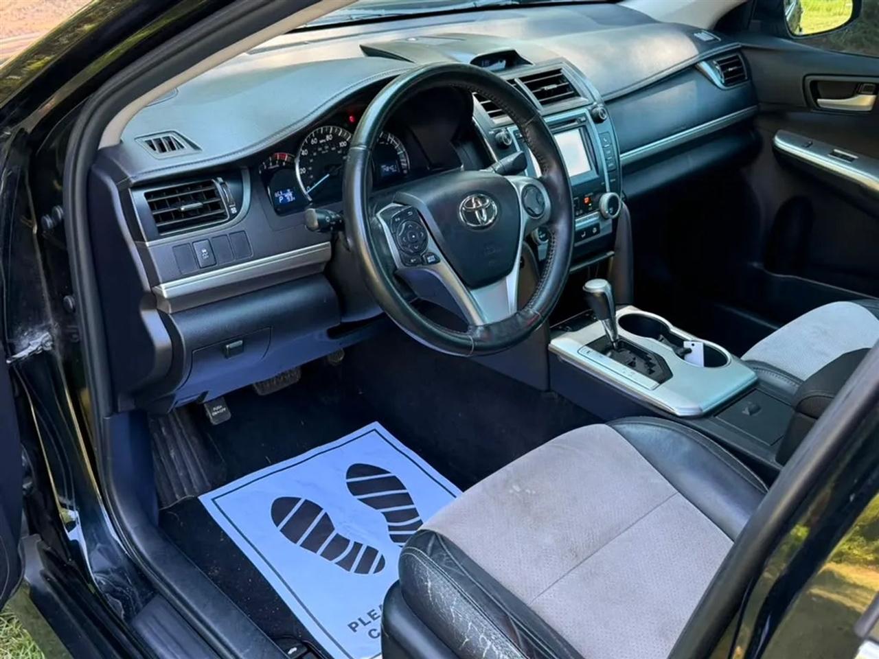 Toyota Camry SE V6 2012