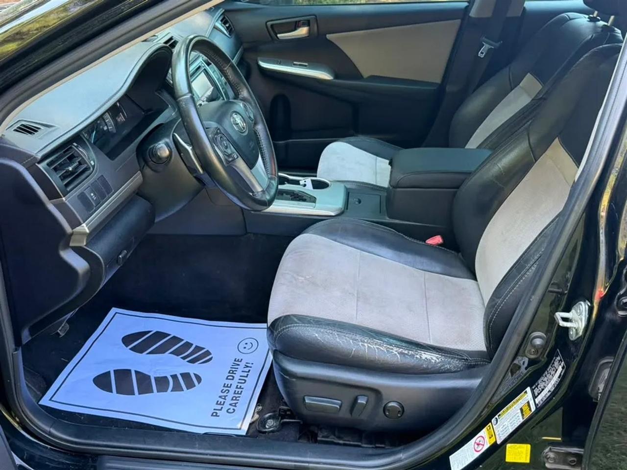 Toyota Camry SE V6 2012