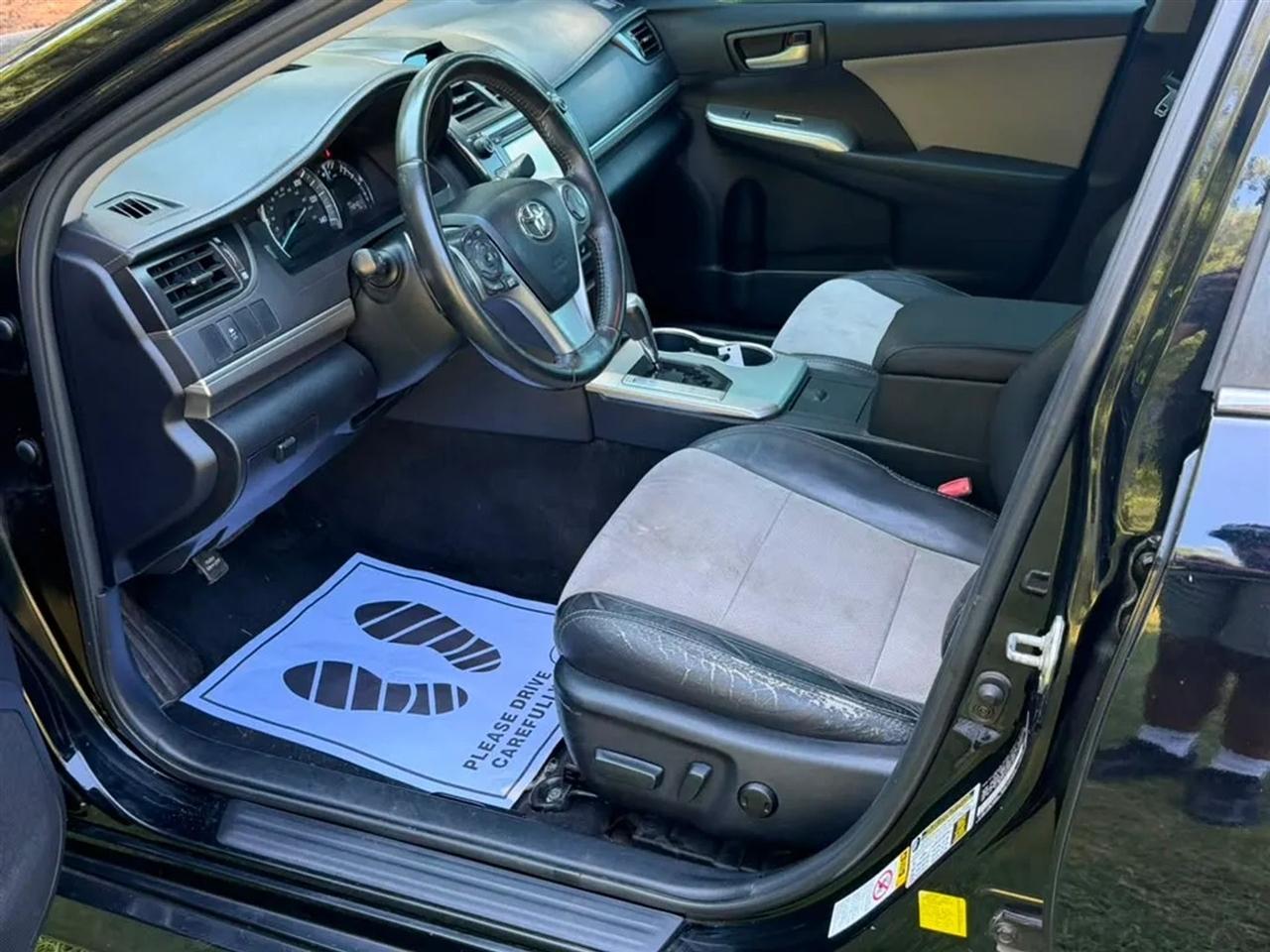Toyota Camry SE V6 2012