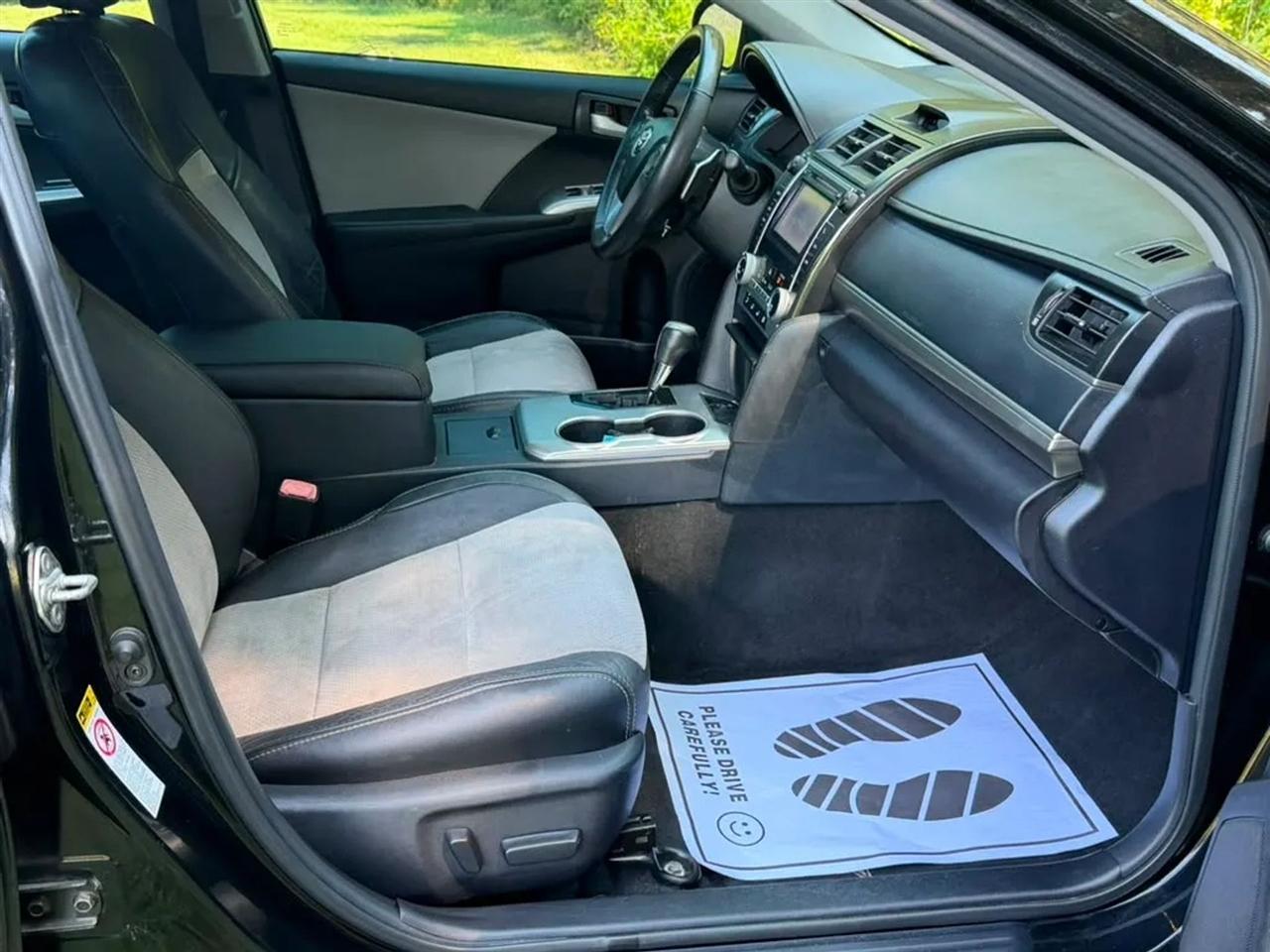 Toyota Camry SE V6 2012