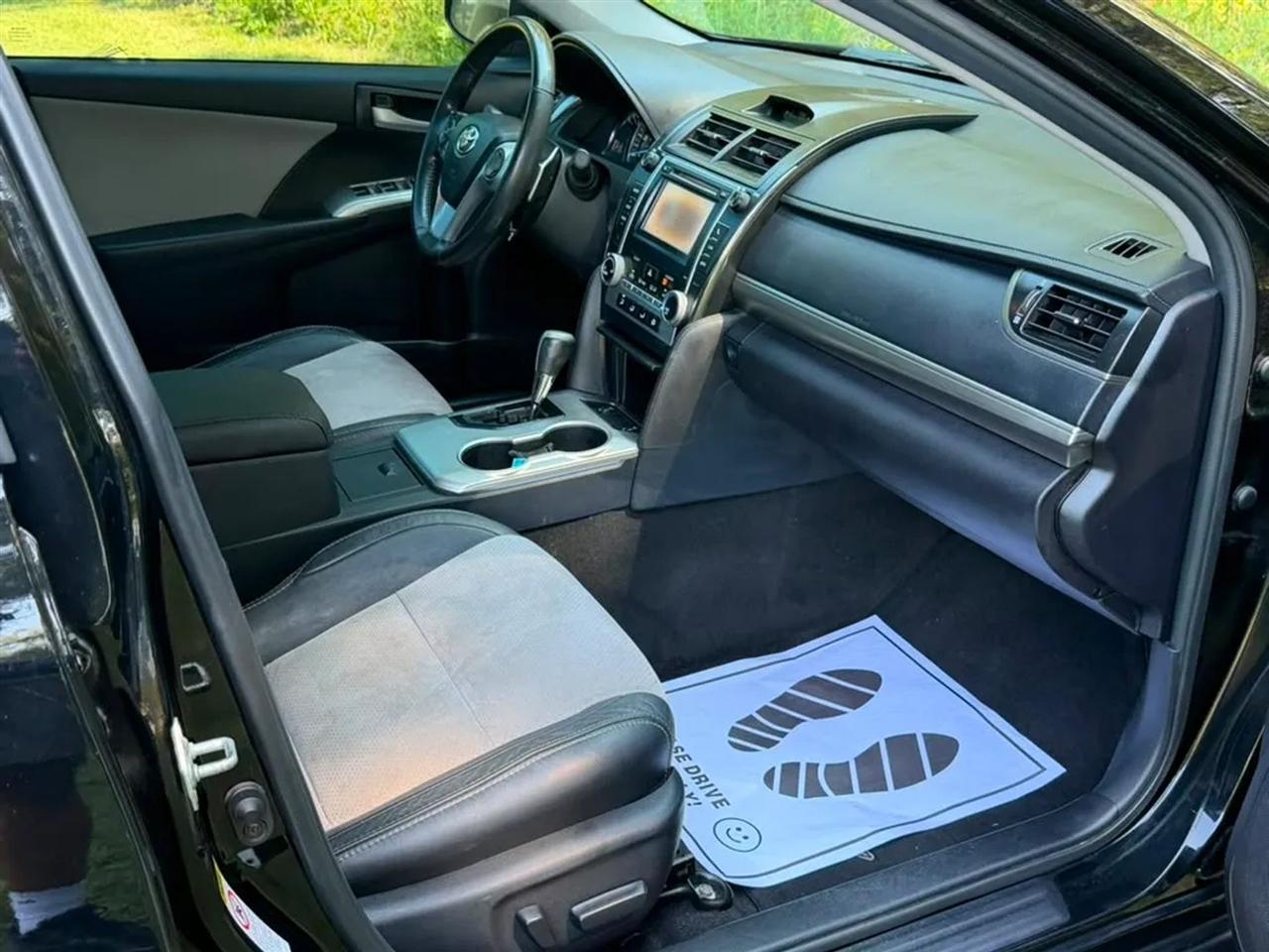 Toyota Camry SE V6 2012