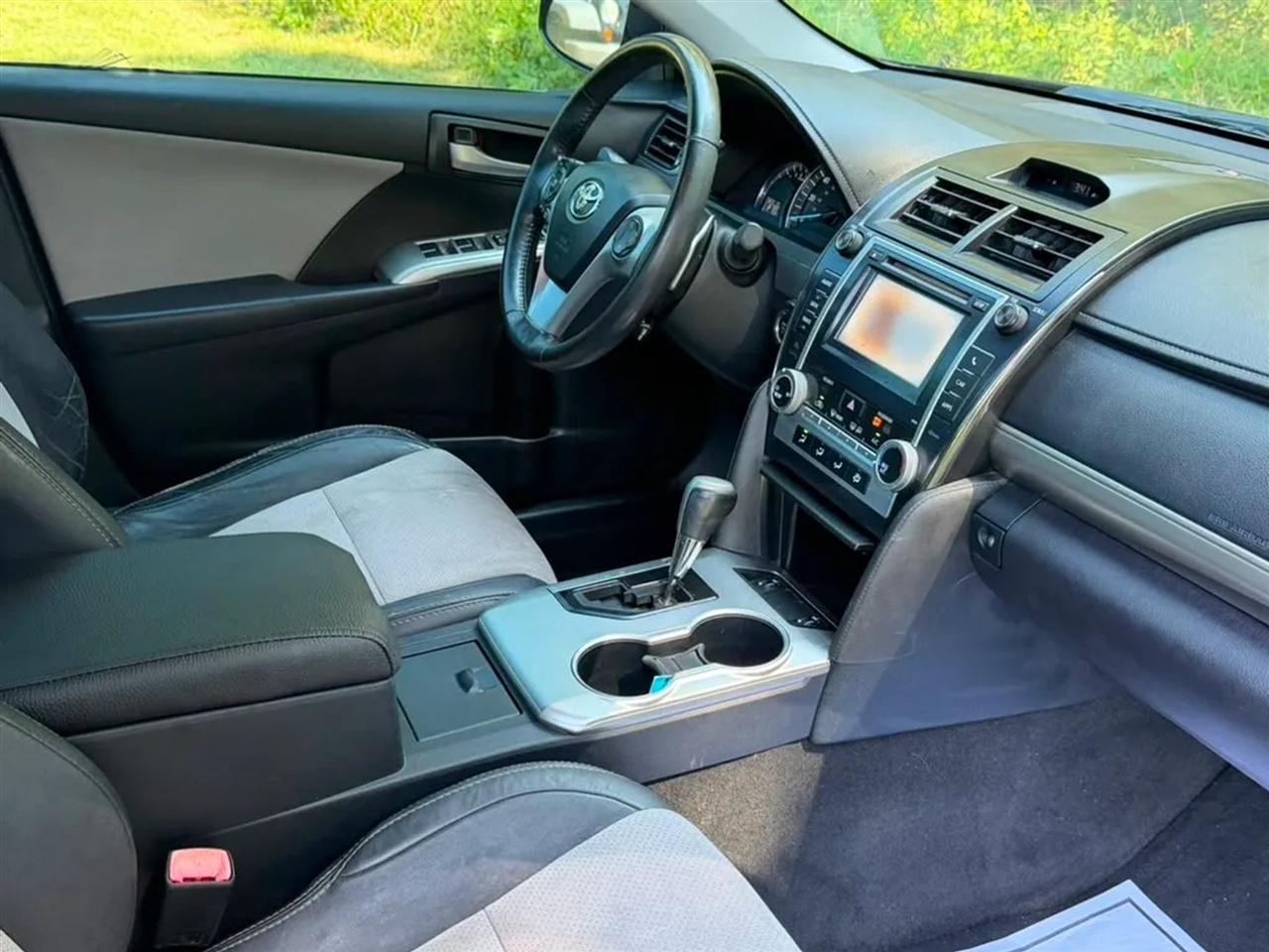 Toyota Camry SE V6 2012