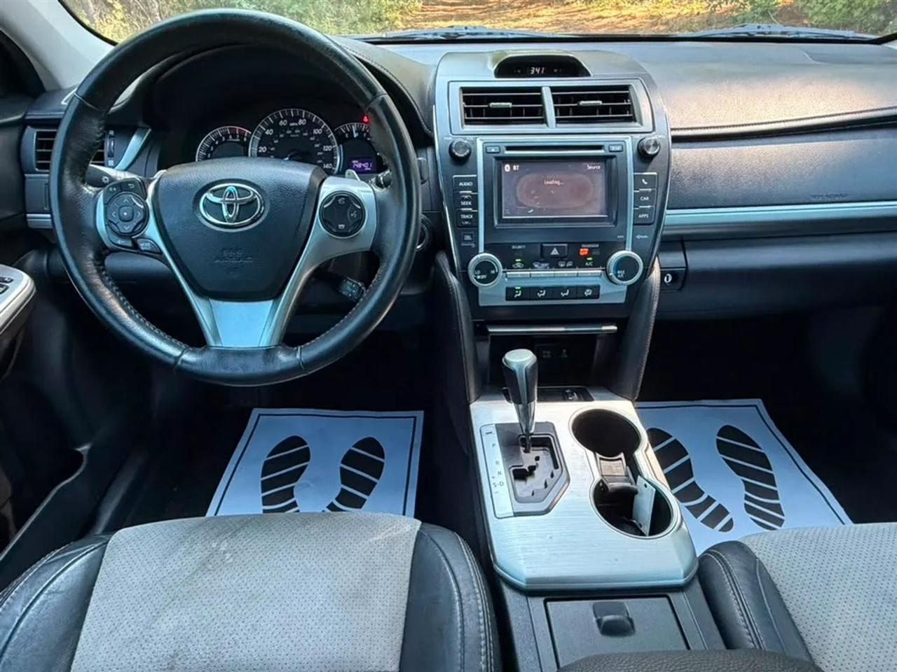 Toyota Camry SE V6 2012