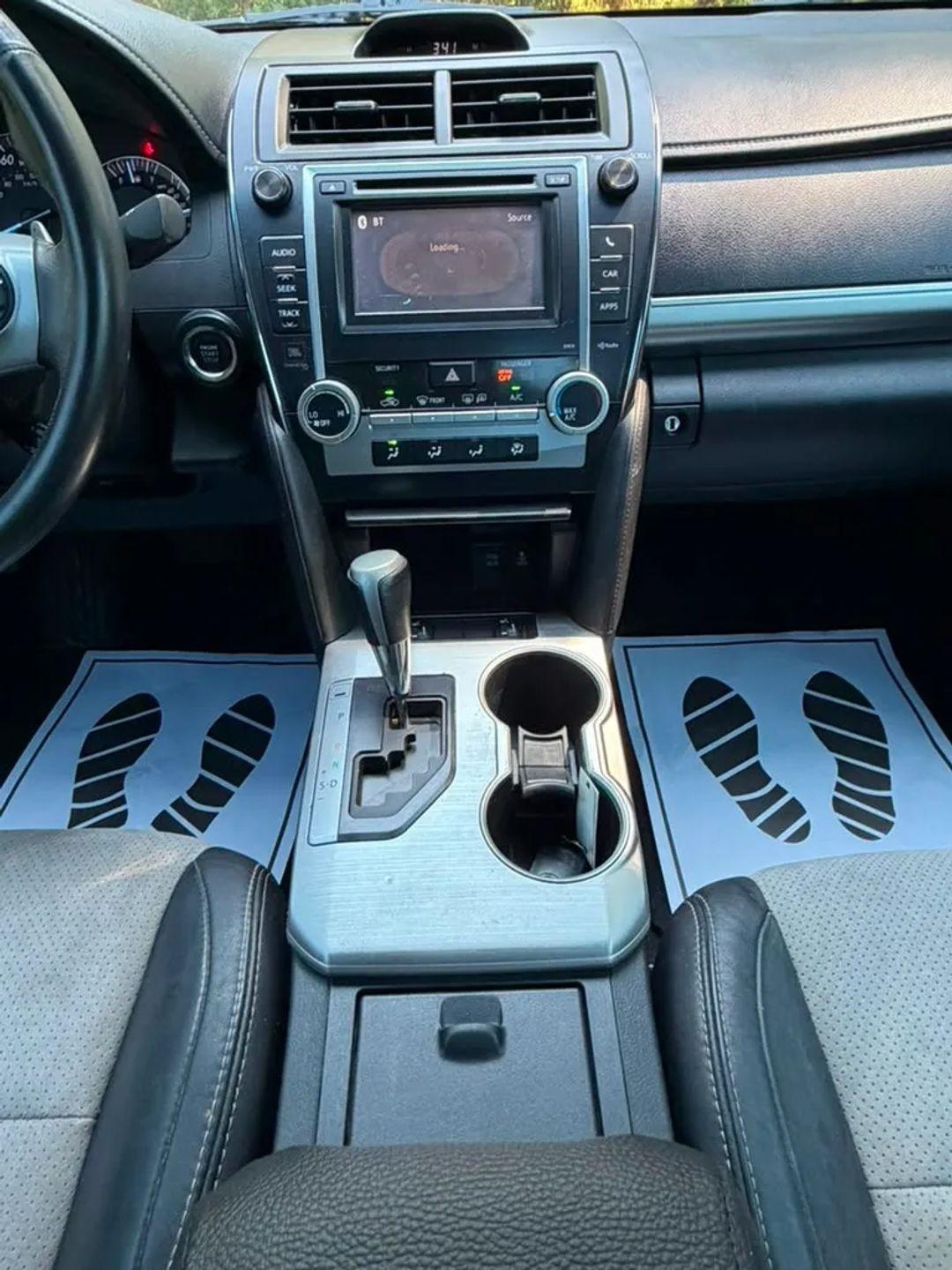 Toyota Camry SE V6 2012