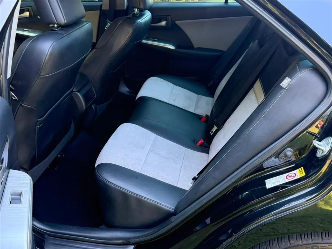 Toyota Camry SE V6 2012