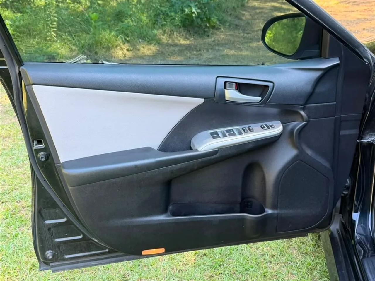 Toyota Camry SE V6 2012