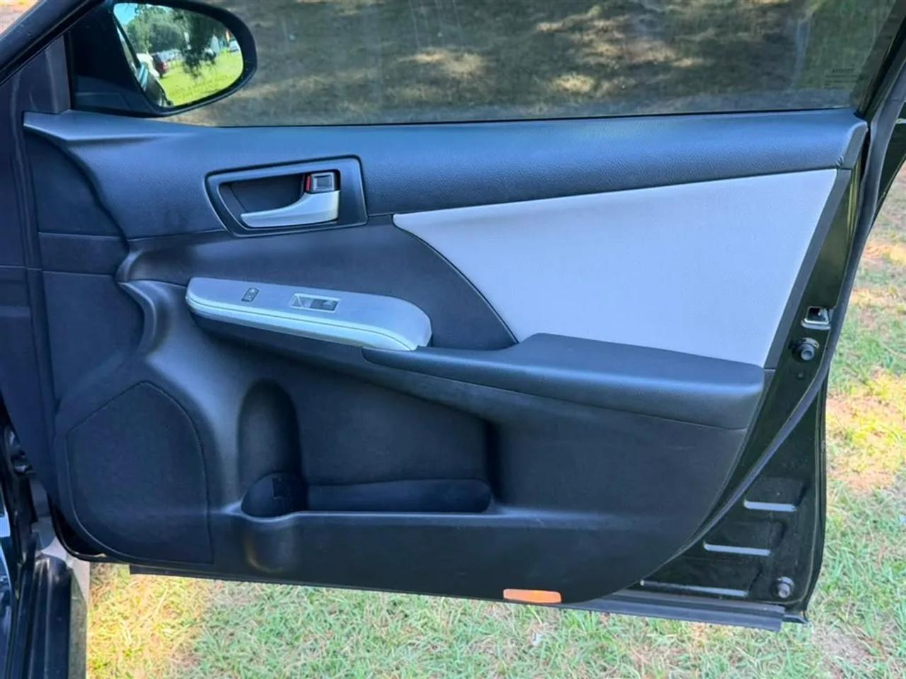 Toyota Camry SE V6 2012