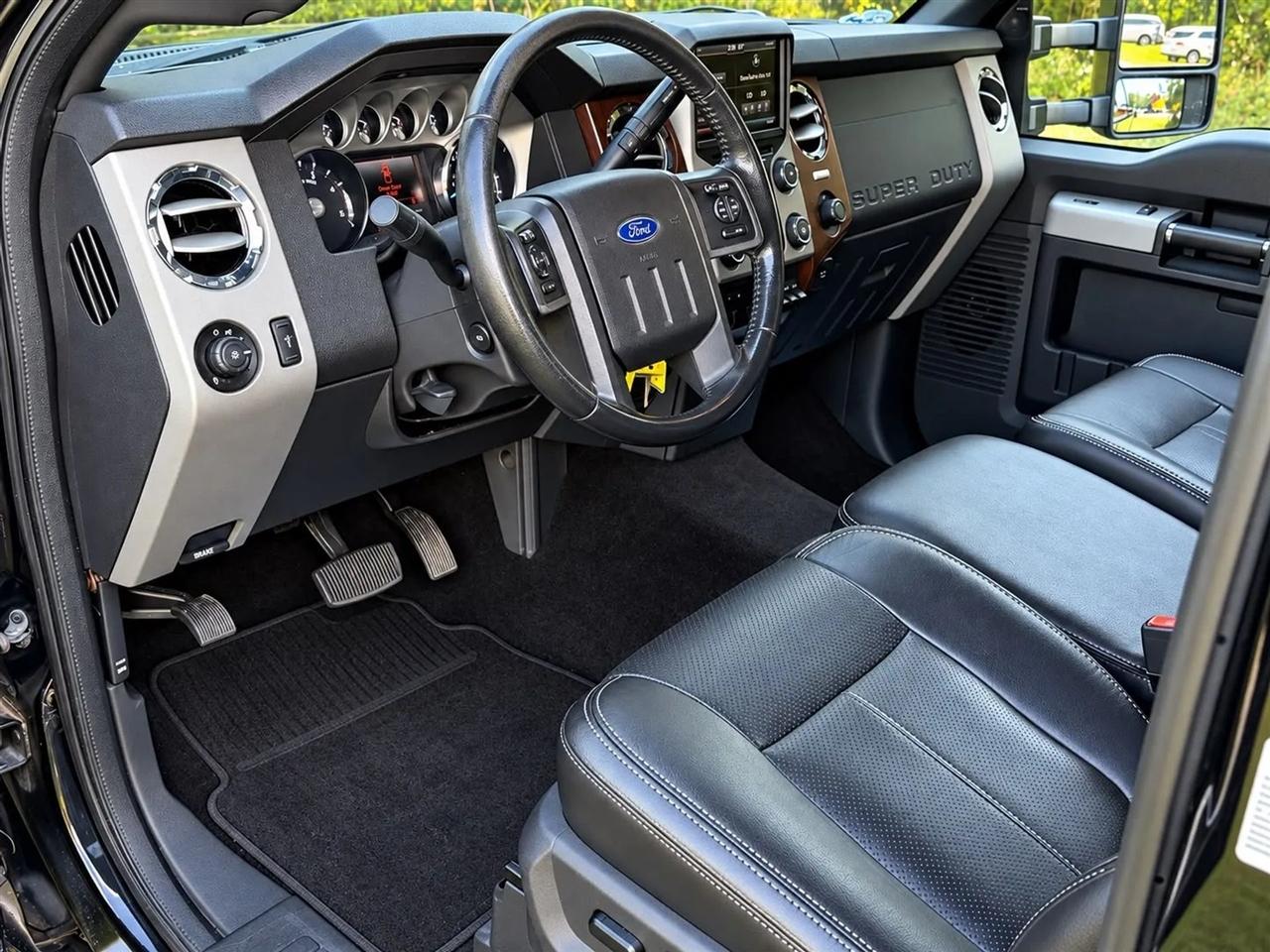Ford F-350 SD Lariat Crew Cab 4WD 2013