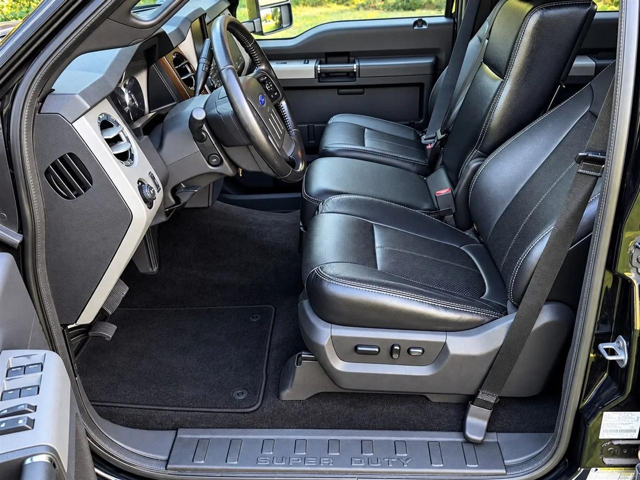 Ford F-350 SD Lariat Crew Cab 4WD 2013