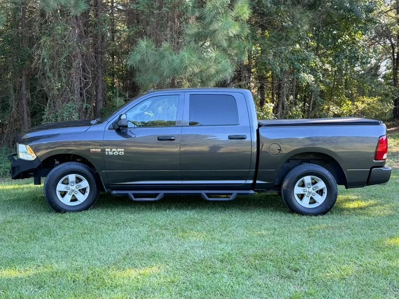 RAM 1500 Tradesman Crew Cab SWB 4WD 2017