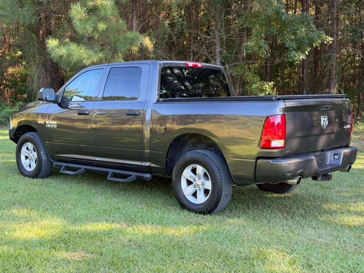 RAM 1500 Tradesman Crew Cab SWB 4WD 2017