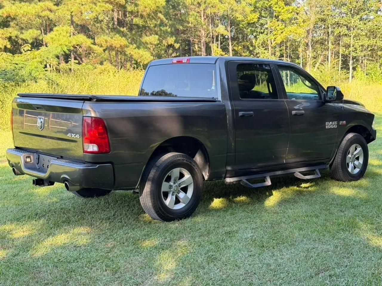 RAM 1500 Tradesman Crew Cab SWB 4WD 2017
