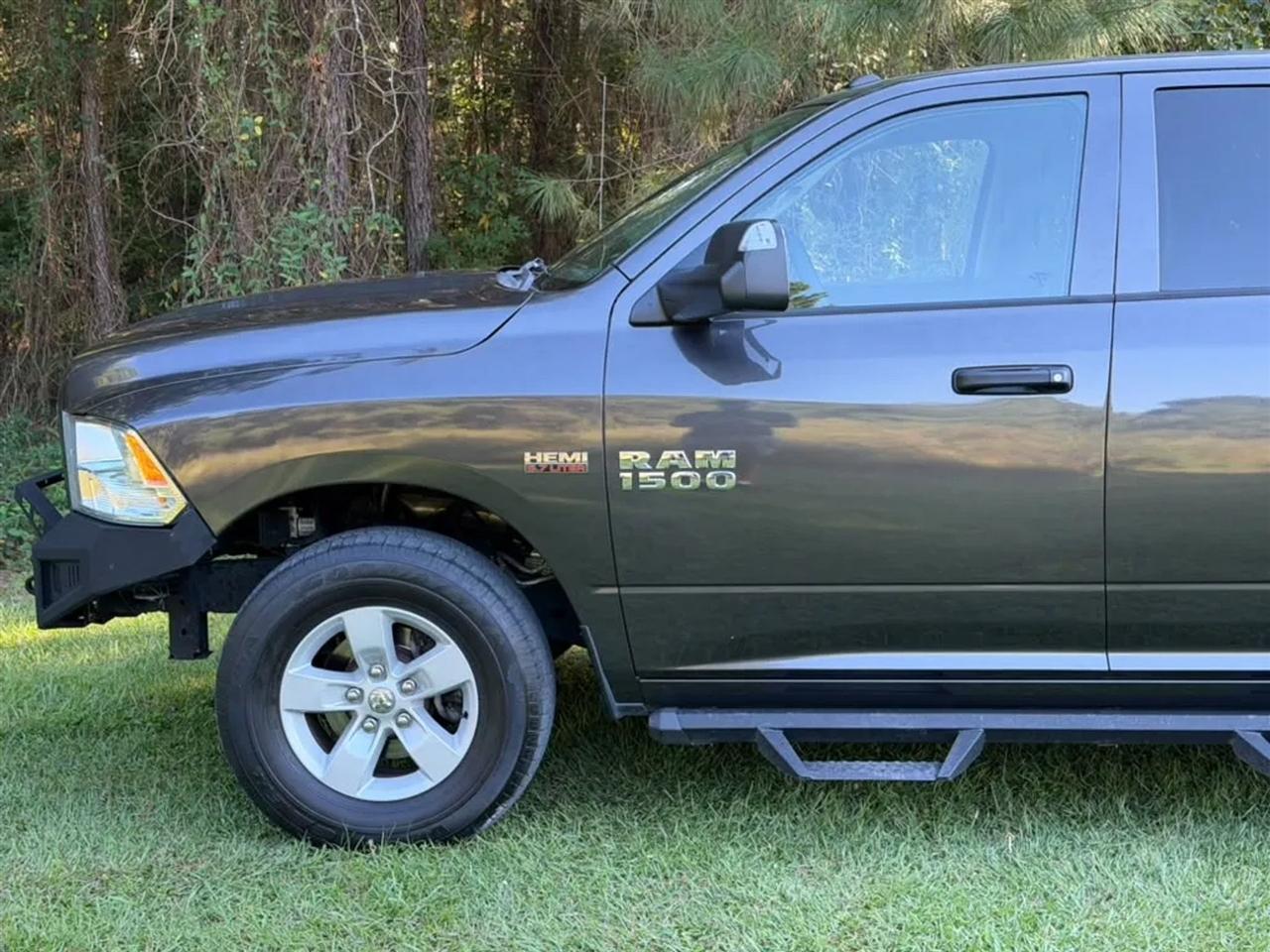 RAM 1500 Tradesman Crew Cab SWB 4WD 2017