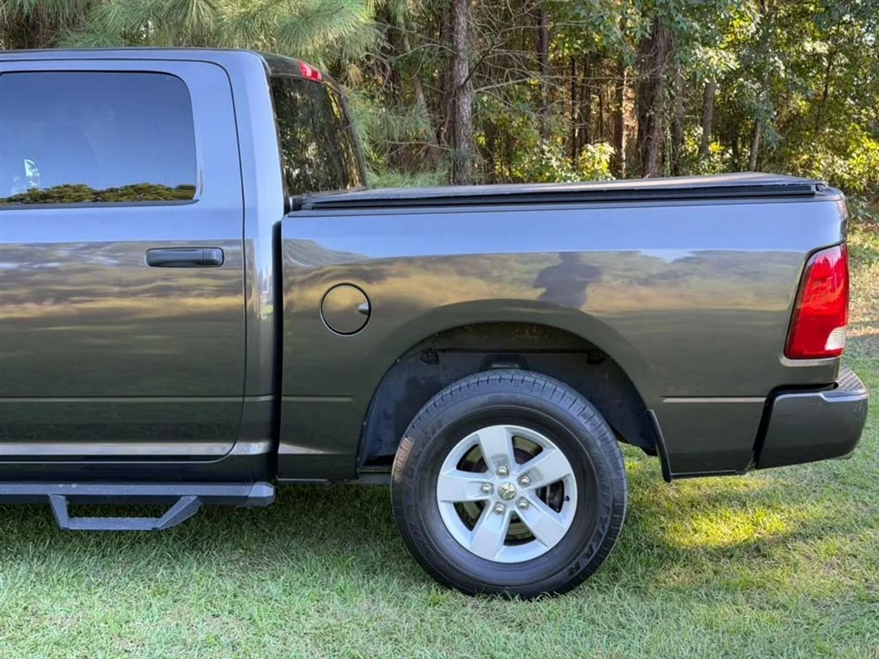 RAM 1500 Tradesman Crew Cab SWB 4WD 2017