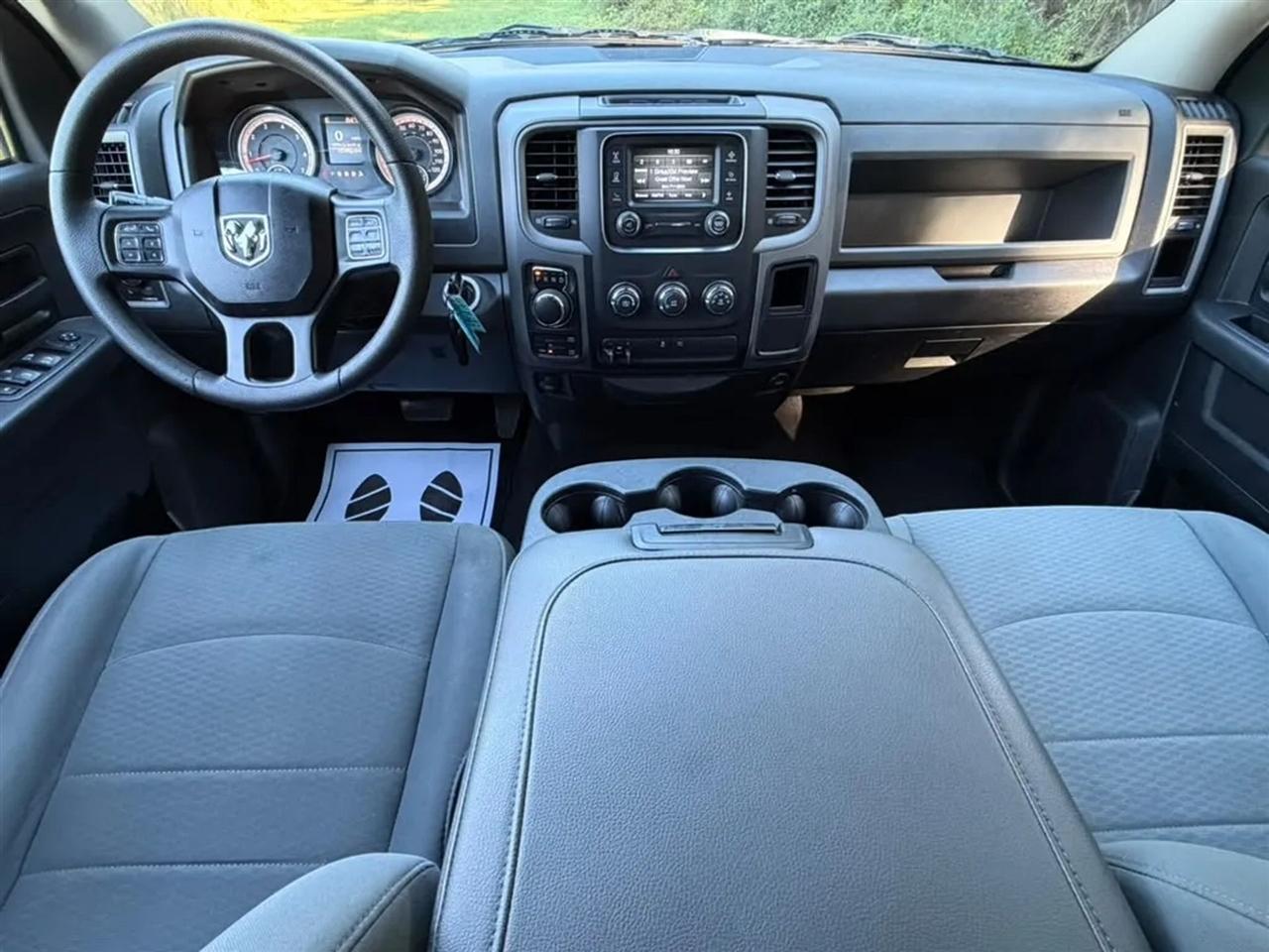 RAM 1500 Tradesman Crew Cab SWB 4WD 2017