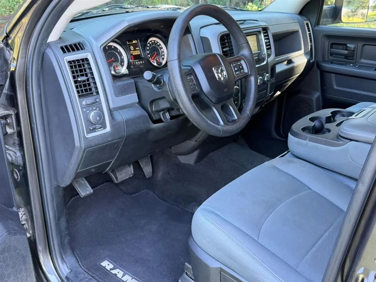 RAM 1500 Tradesman Crew Cab SWB 4WD 2017