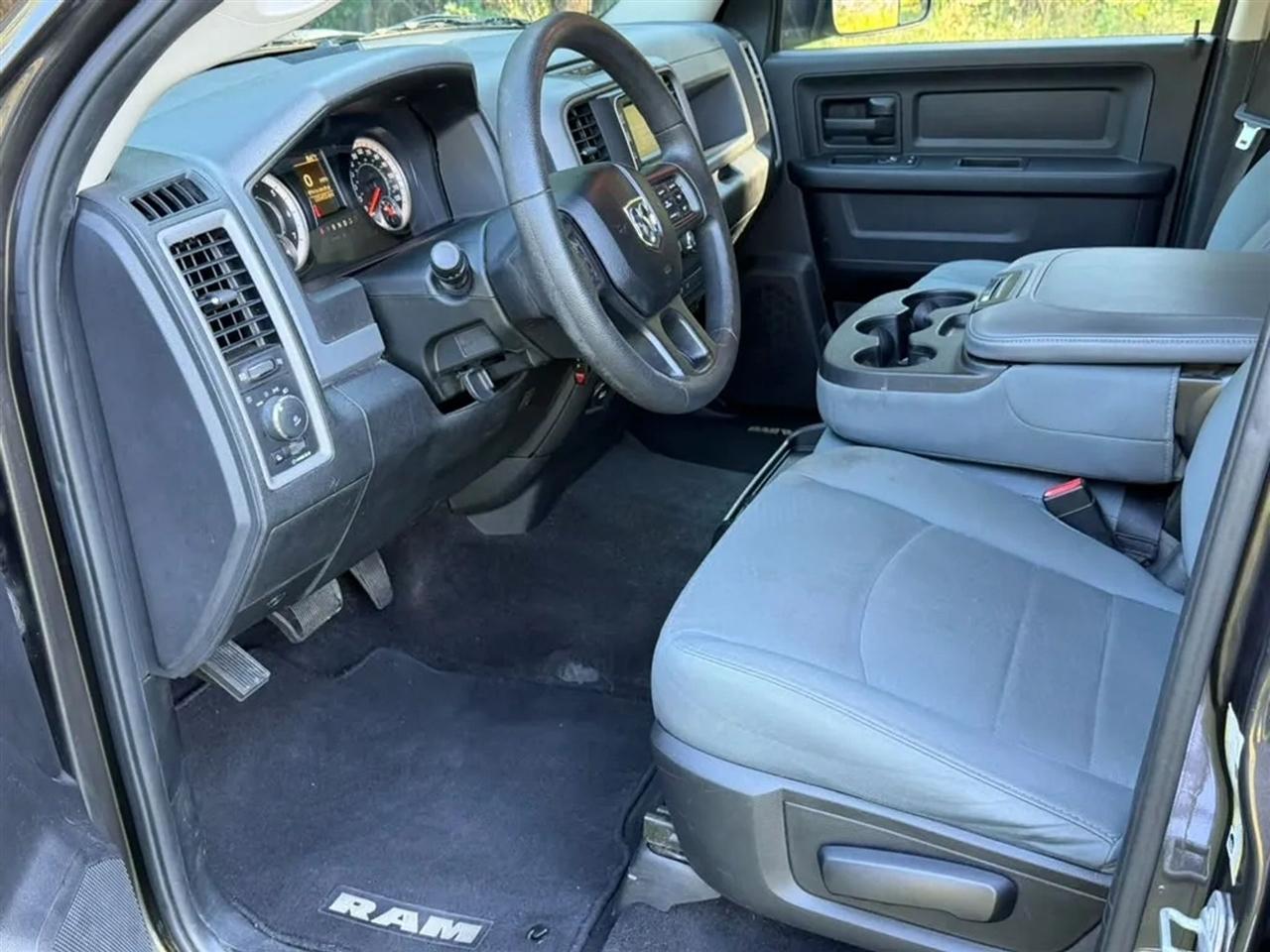 RAM 1500 Tradesman Crew Cab SWB 4WD 2017