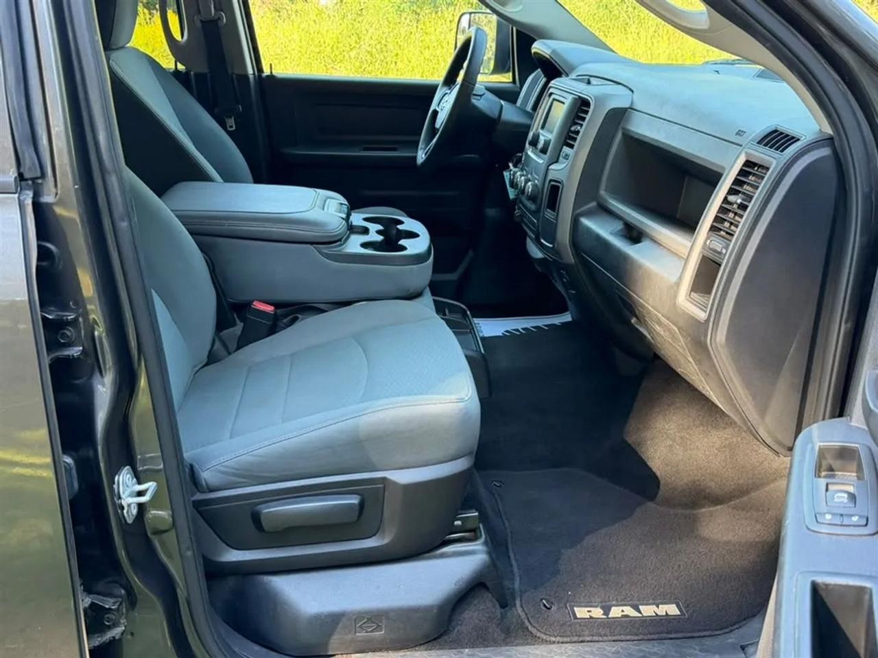 RAM 1500 Tradesman Crew Cab SWB 4WD 2017