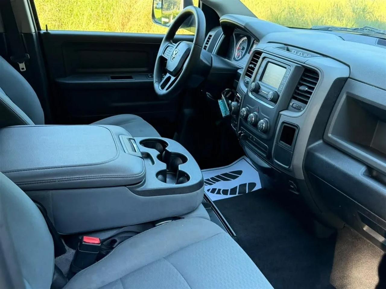 RAM 1500 Tradesman Crew Cab SWB 4WD 2017