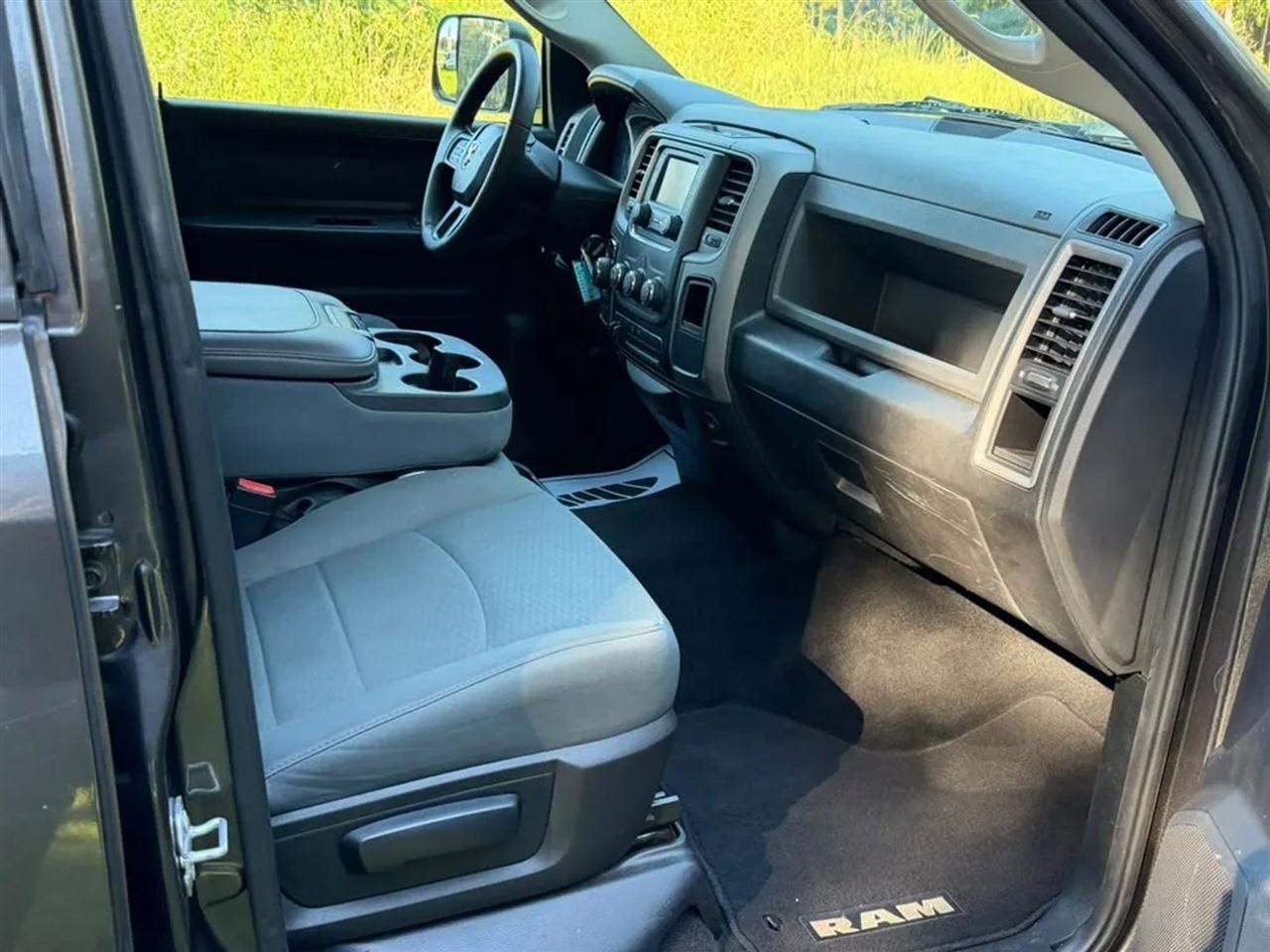 RAM 1500 Tradesman Crew Cab SWB 4WD 2017