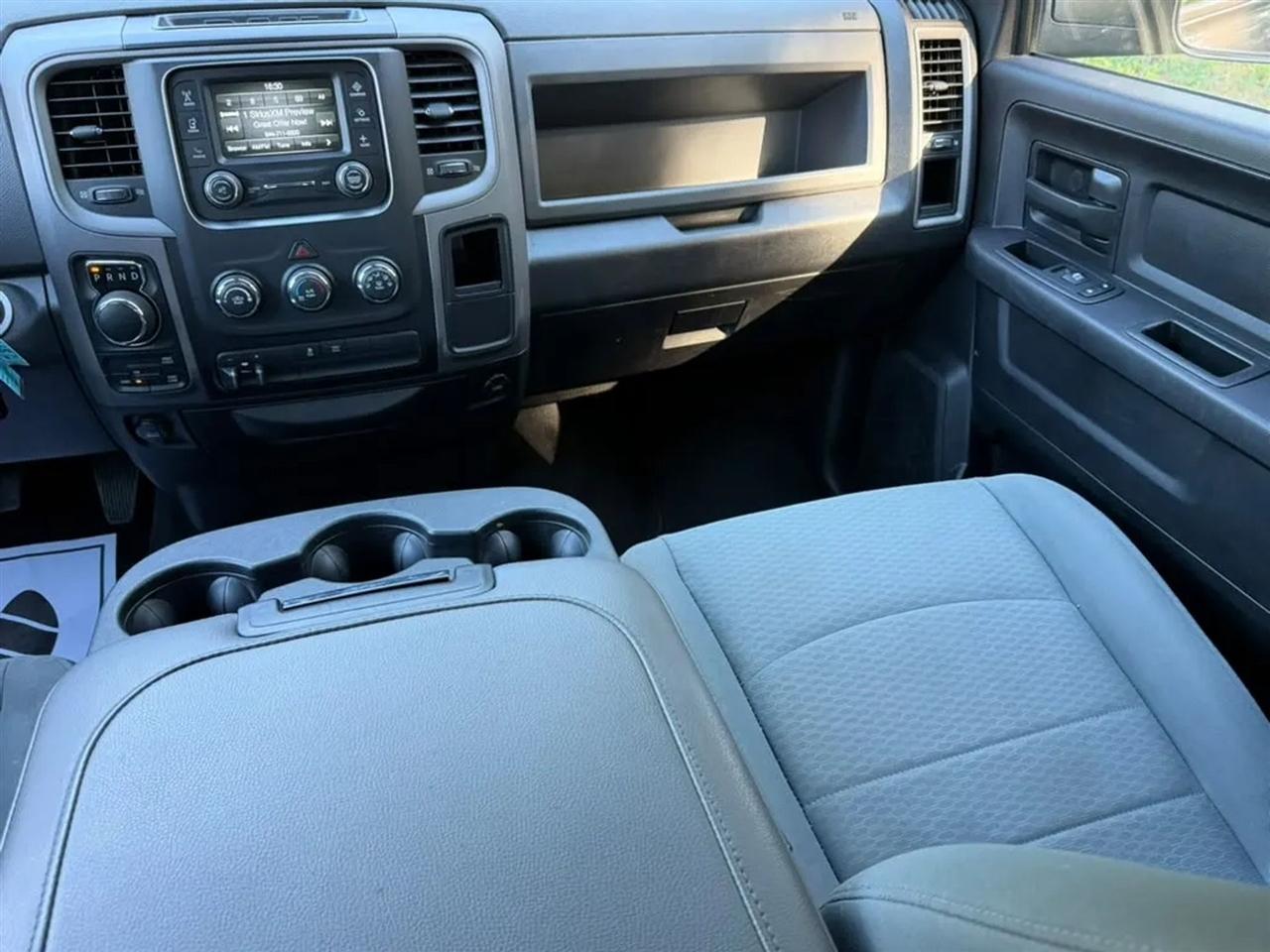 RAM 1500 Tradesman Crew Cab SWB 4WD 2017
