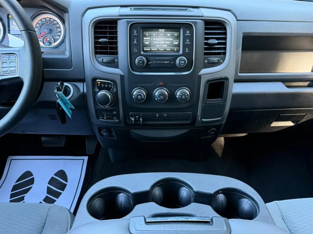RAM 1500 Tradesman Crew Cab SWB 4WD 2017