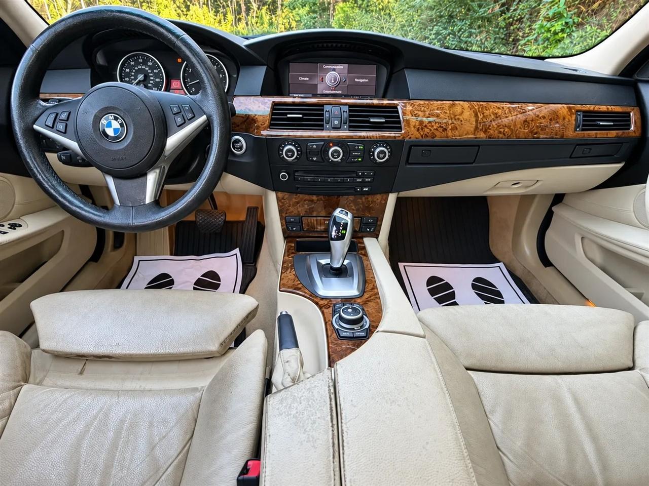 BMW 5-Series 535xi 2009