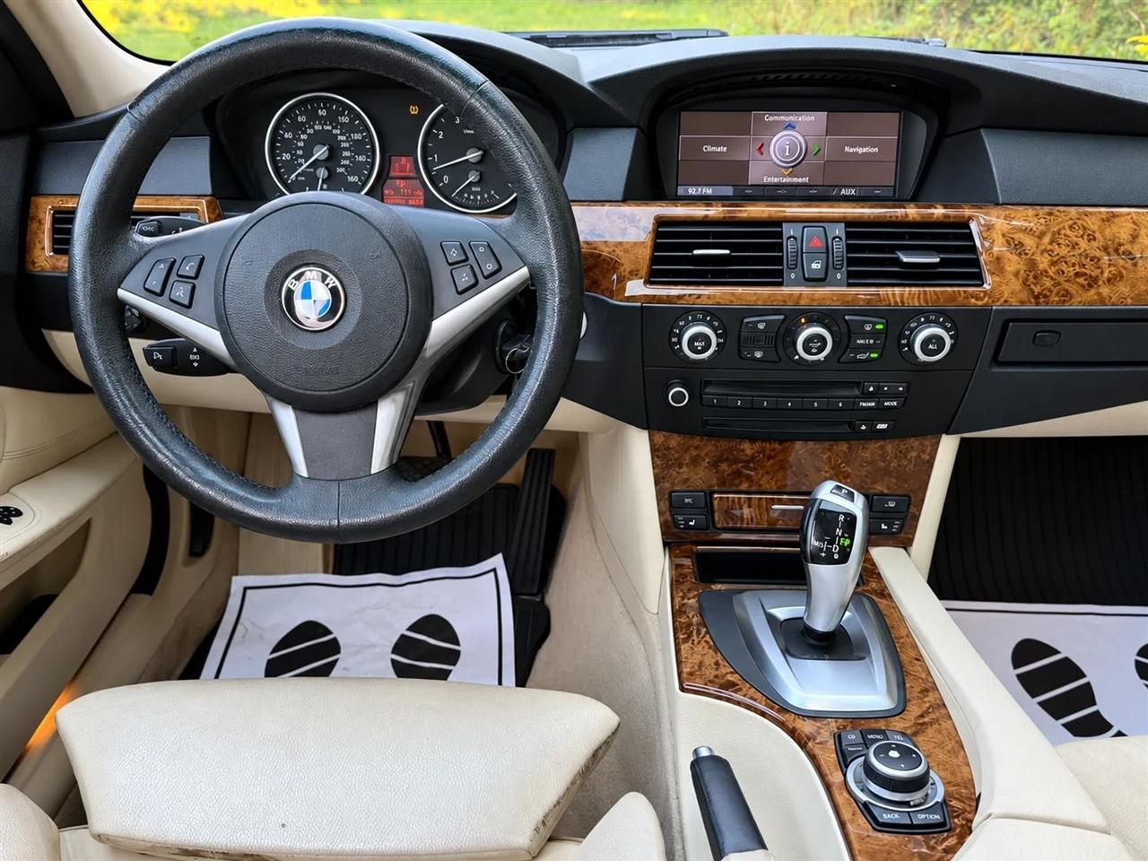BMW 5-Series 535xi 2009