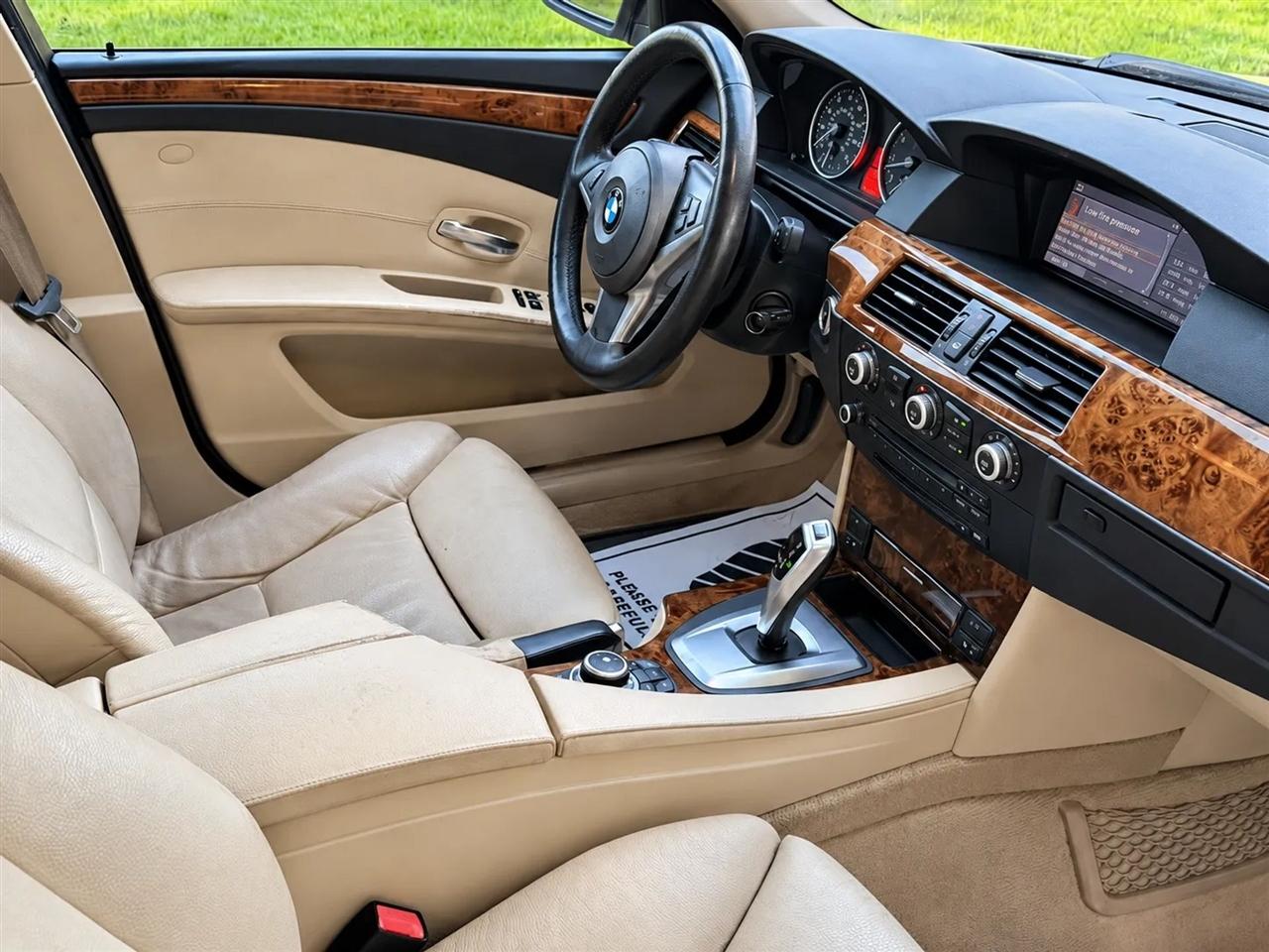 BMW 5-Series 535xi 2009