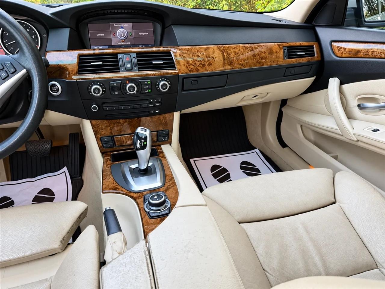 BMW 5-Series 535xi 2009