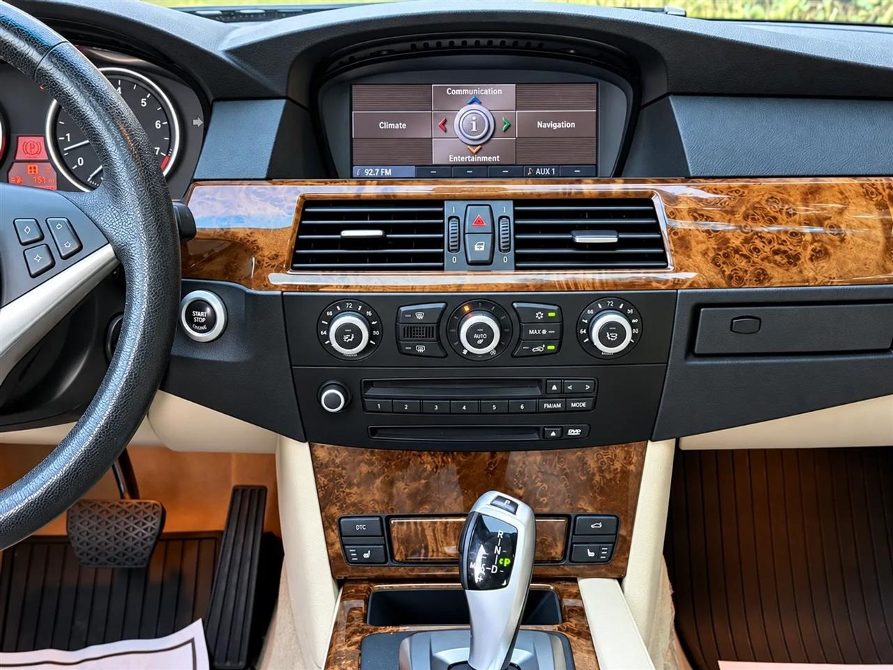 BMW 5-Series 535xi 2009