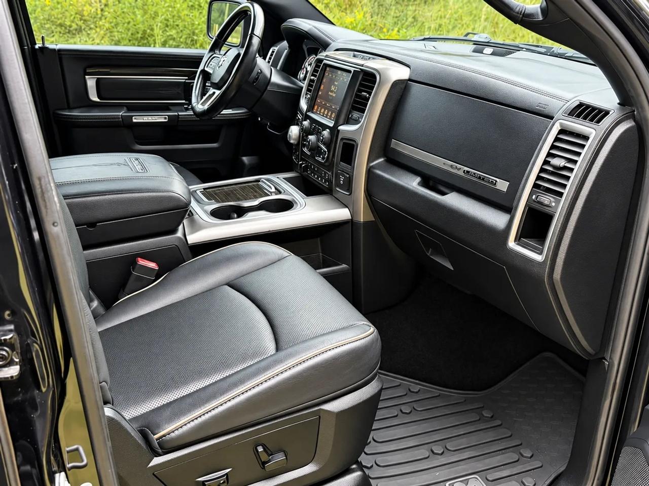 RAM 1500 Longhorn Crew Cab SWB 4WD 2017