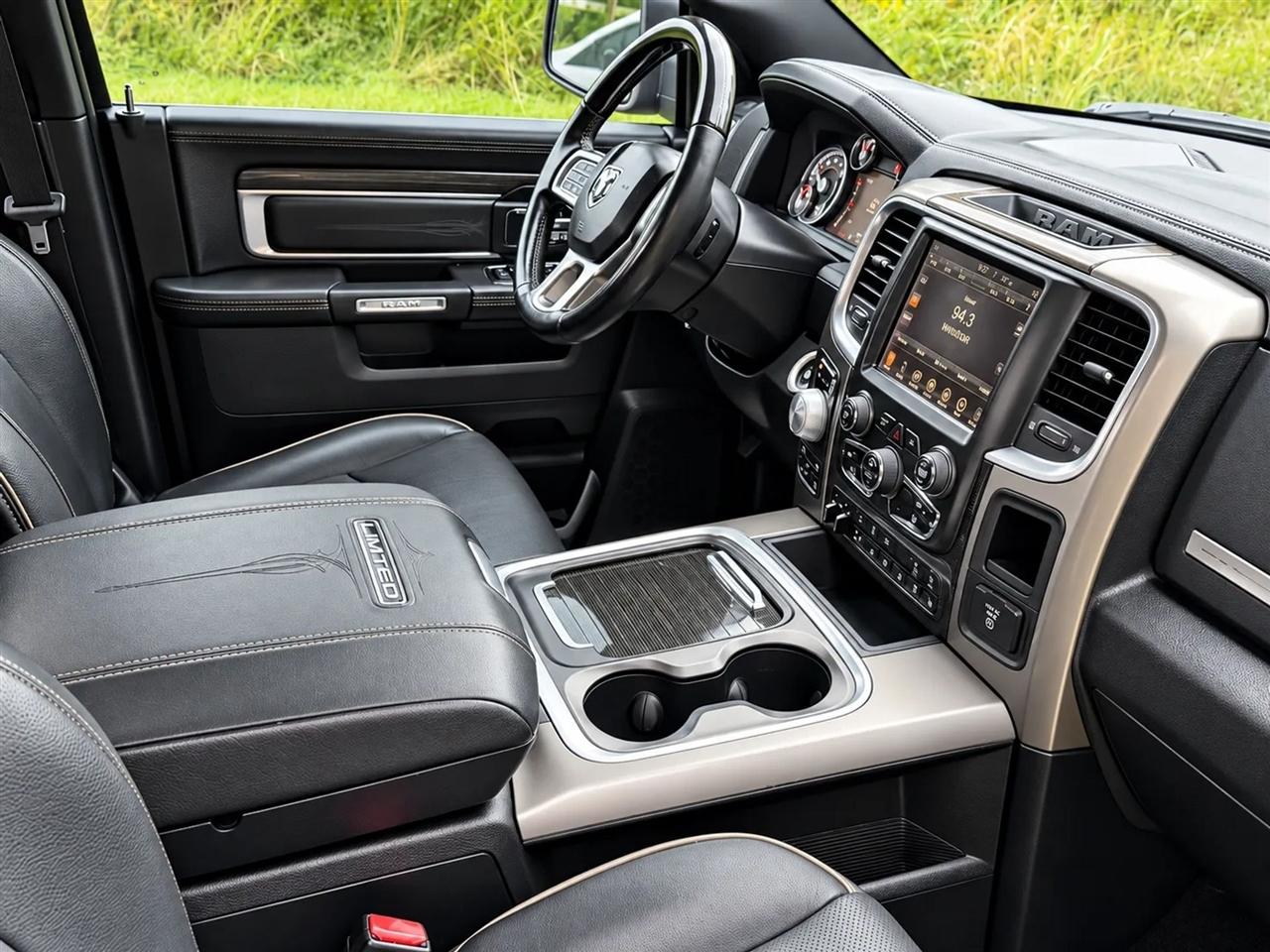 RAM 1500 Longhorn Crew Cab SWB 4WD 2017