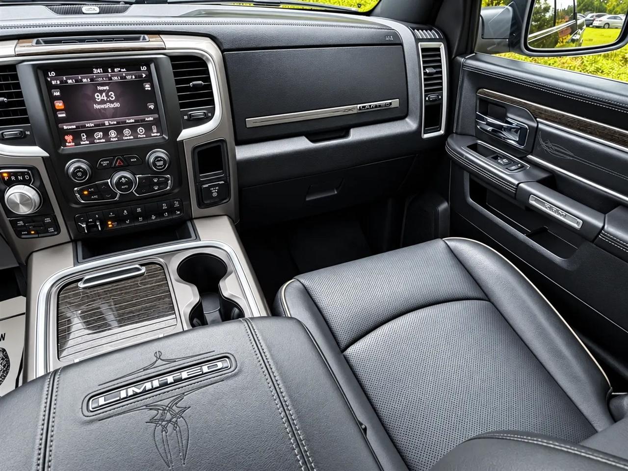 RAM 1500 Longhorn Crew Cab SWB 4WD 2017