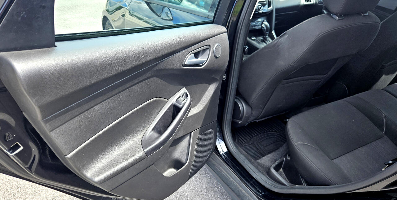 Ford Focus SEL Hatch 2017 Ford Focus SEL Hatch 2017