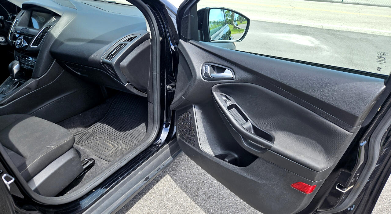 Ford Focus SEL Hatch 2017 Ford Focus SEL Hatch 2017