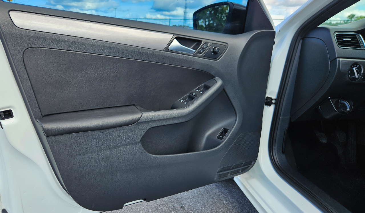 Volkswagen Jetta SE 5M 2016 Volkswagen Jetta SE 5M 2016